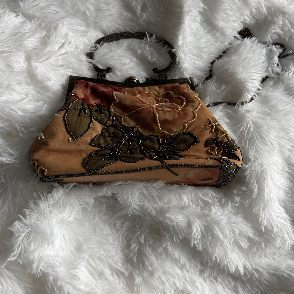 Floral Embroidered beaded Handbag with Metal Handle Vibtage